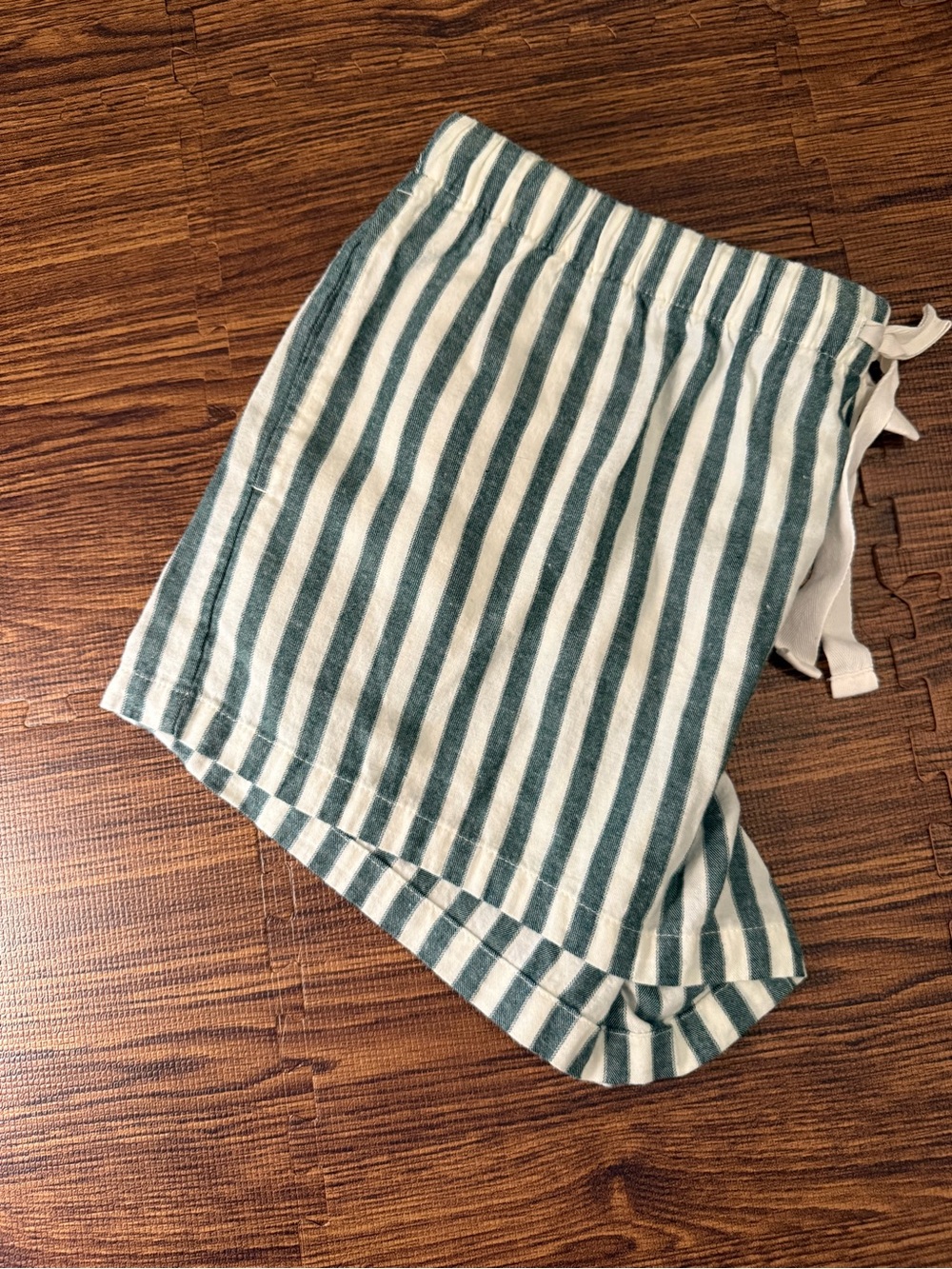 stars above Green and White Striped Flannel Shorts | L